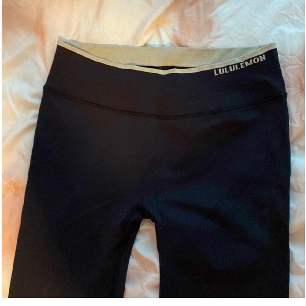 Lululemon Women’s Icon Sweat Tight Leggings in Black- size 4